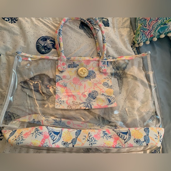 Lilly Pulitzer Beach Tote -Clear Beachcomber print - Picture 3 of 7